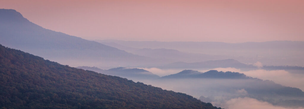 beautiful,pink,sunrise,over,a,misty,tennessee,valley,from,signal